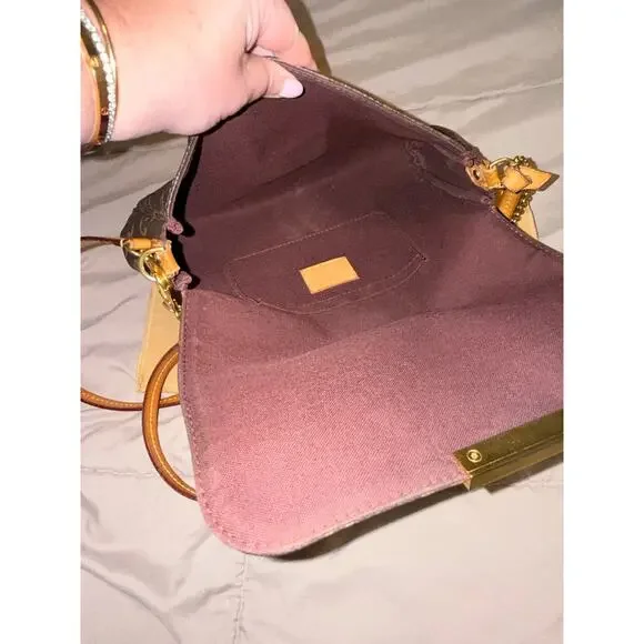 Louis Vuitton Favorite MM Monogram Crossbody bag - Picture 8 of 10